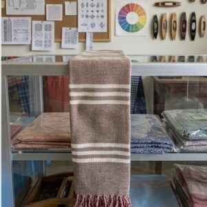 ผ้าพันคอผ้าฝ้ายทอมือย้อมสีธรรมชาติลายทางสีน้ำตาล
